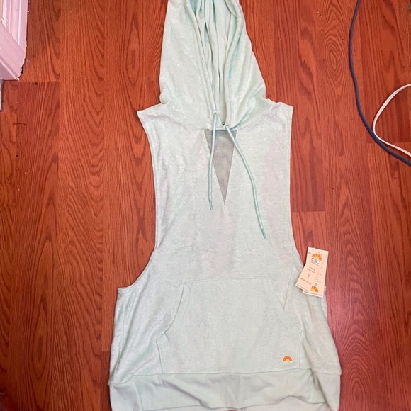 C&C California Sleeveless Drawstring Hoodie (NWT) - Picture 8 of 9